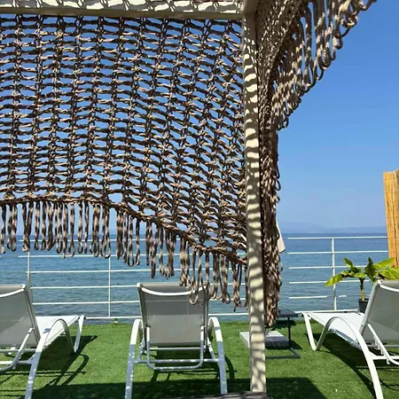 Case de vacanță Elysian Seaside